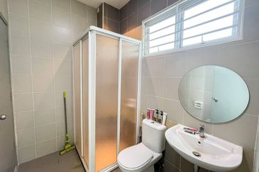 Taman Pinggiran Putra