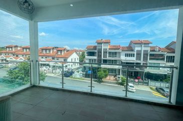 Taman Pinggiran Putra