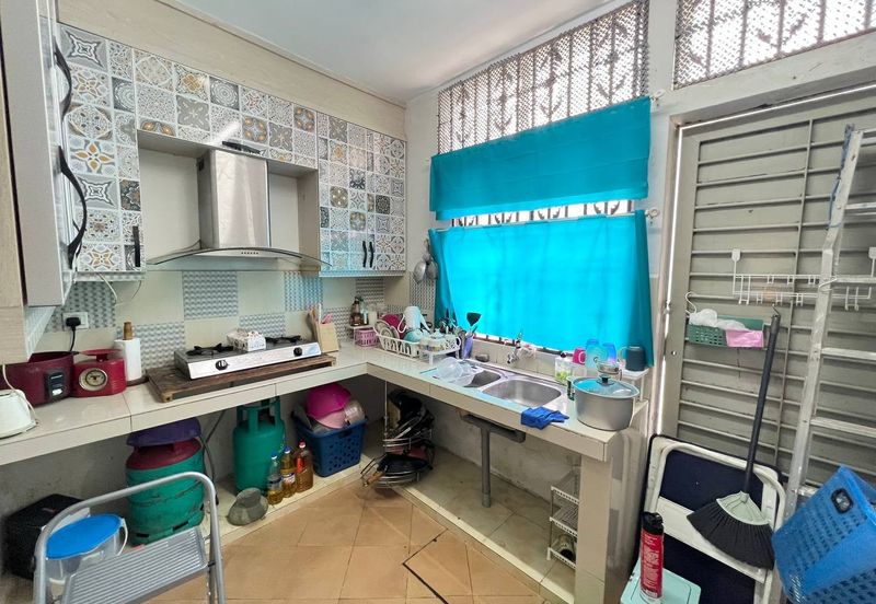 Bandar Enstek (Timur)