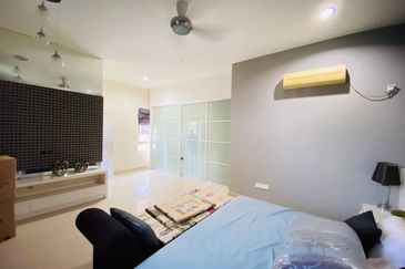 Puncak Pinggiran Putra