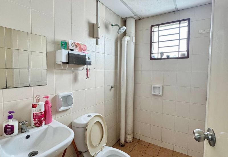 Akasia Apartment ( Setia Alam )