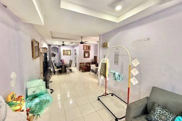 Persiaran Puncak Alam 1 