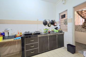 Residensi Bistaria, Ukay Bistari