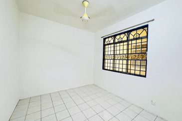 PV3 Platinum Hill Condominium