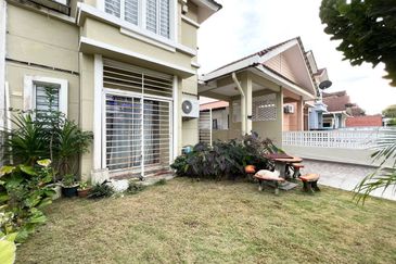 Lorong Az-Zaharah 10/20