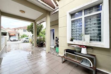 Lorong Az-Zaharah 10/20