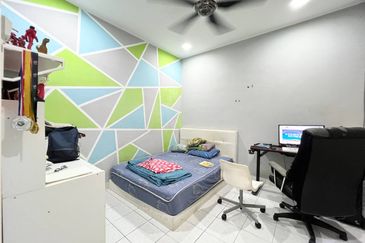 Lorong Az-Zaharah 10/20