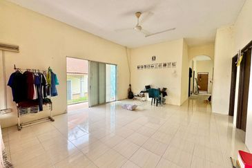 Taman Desa Bestari, Salak Tinggi