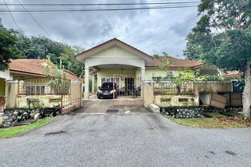 Taman Desa Bestari, Salak Tinggi