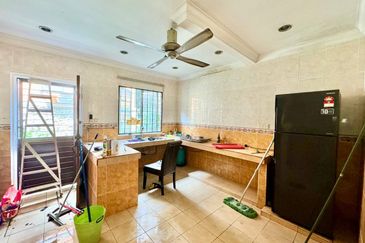 Jalan Suasana, Bandar Tun Hussein Onn