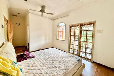 Jalan Suasana, Bandar Tun Hussein Onn