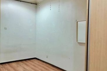 Jalan Suasana, Bandar Tun Hussein Onn