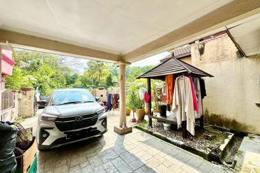 Jalan Suasana, Bandar Tun Hussein Onn