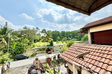 Jalan Suasana, Bandar Tun Hussein Onn