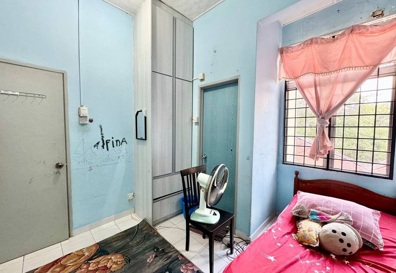 Taman Seroja, Bandar Baru Salak Tinggi