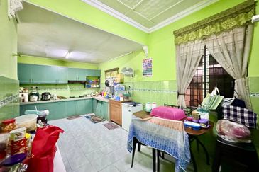 Taman Seroja, Bandar Baru Salak Tinggi