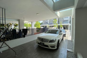 Crescent Park Townvilla