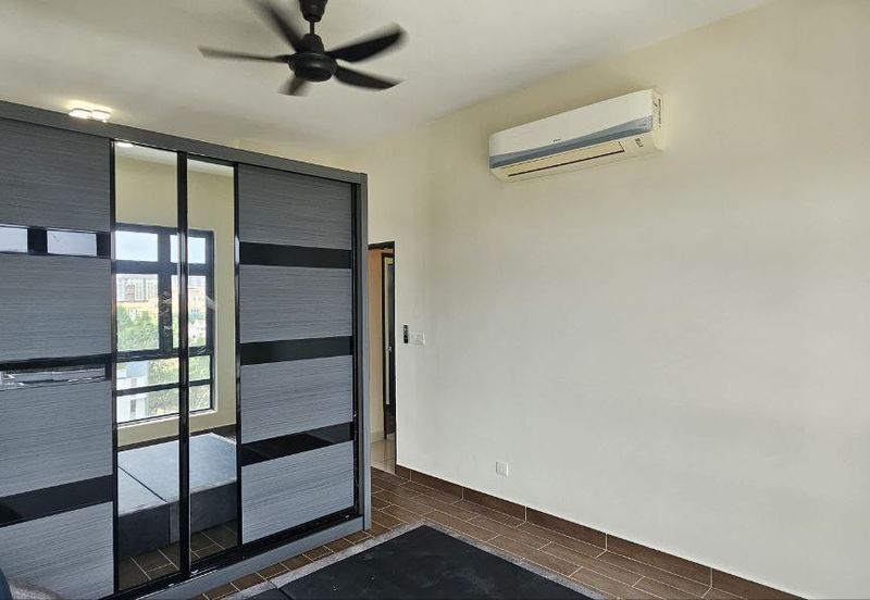 Aura Residence @ Precint 8