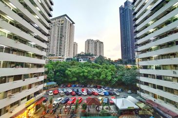 Flat PKNS, Kampung Kerinchi