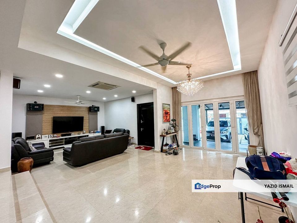 2.5 Storey terrace, Glenmarie Court, Shah , Selangor, Glenmarie