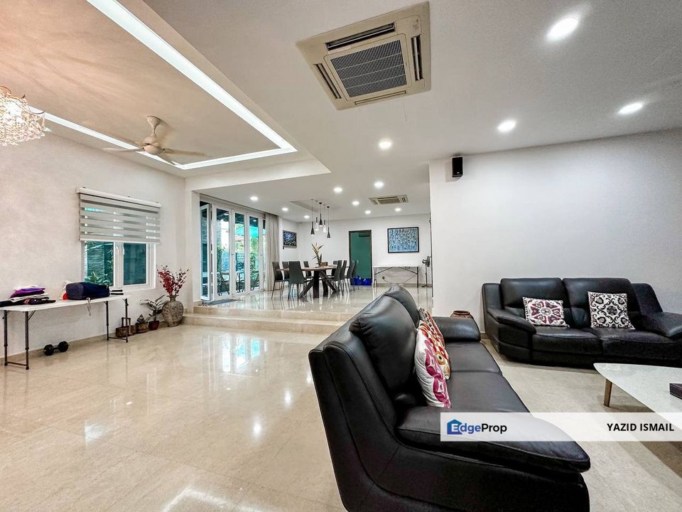 2.5 Storey terrace, Glenmarie Court, Shah , Selangor, Glenmarie