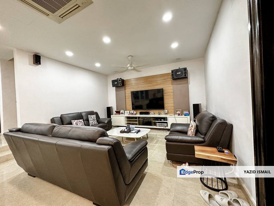 2.5 Storey terrace, Glenmarie Court, Shah , Selangor, Glenmarie