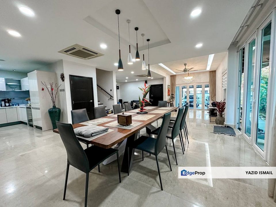 2.5 Storey terrace, Glenmarie Court, Shah , Selangor, Glenmarie