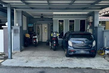 Jalan Semarak, Bukit Beruntung