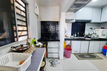 Jalan Semarak, Bukit Beruntung