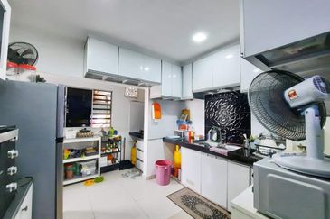 Jalan Semarak, Bukit Beruntung