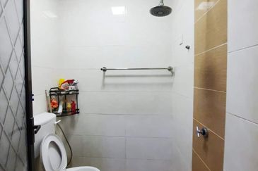 Jalan Semarak, Bukit Beruntung