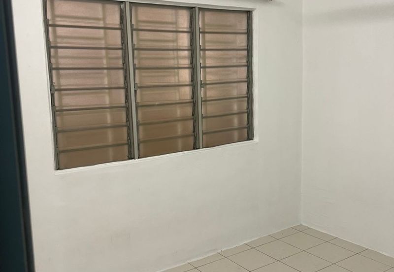 Residensi Bistaria, Ukay Bistari