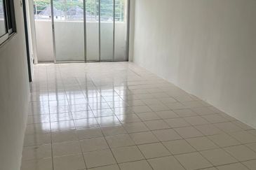 Residensi Bistaria, Ukay Bistari