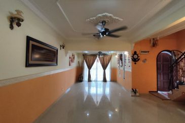 Jalan Semarak, Bukit Beruntung