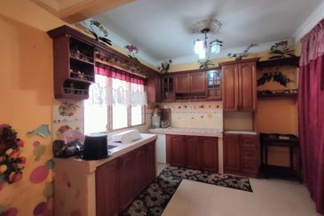 Jalan Semarak, Bukit Beruntung