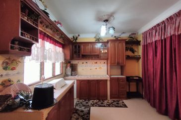 Jalan Semarak, Bukit Beruntung