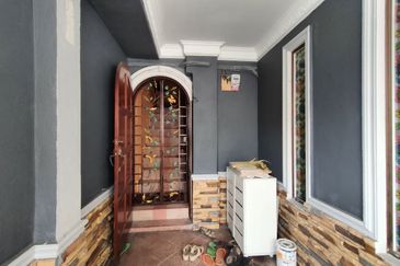 Jalan Semarak, Bukit Beruntung