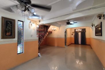 Jalan Semarak, Bukit Beruntung