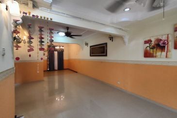 Jalan Semarak, Bukit Beruntung