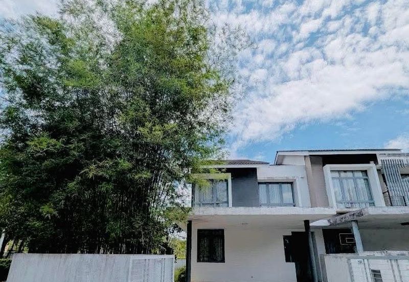 Summerglades, Perdana Lakeview West