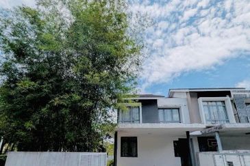 Summerglades, Perdana Lakeview West