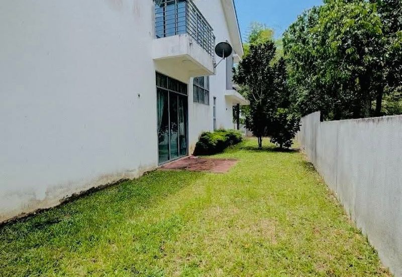 Summerglades, Perdana Lakeview West