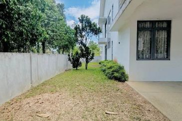 Summerglades, Perdana Lakeview West