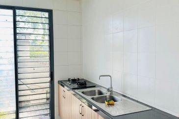 Summerglades, Perdana Lakeview West