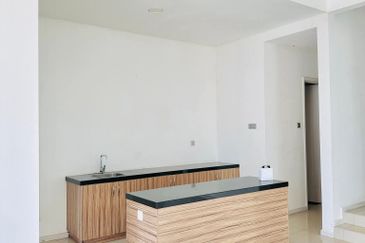 Summerglades, Perdana Lakeview West