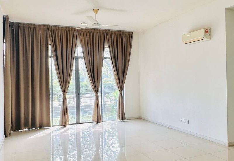 Summerglades, Perdana Lakeview West