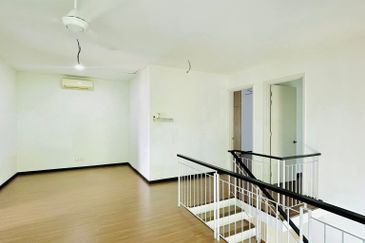 Summerglades, Perdana Lakeview West