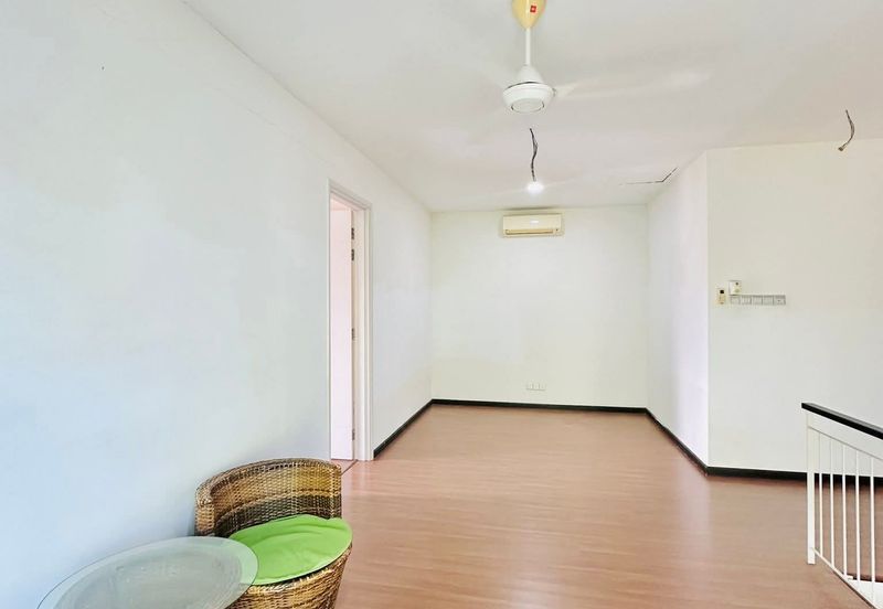 Summerglades, Perdana Lakeview West