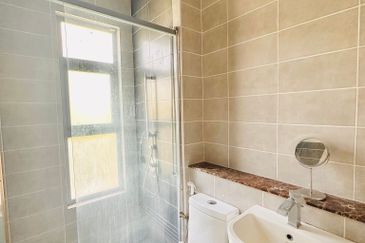 Summerglades, Perdana Lakeview West