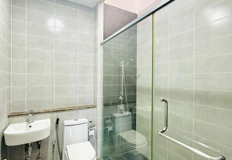 Summerglades, Perdana Lakeview West